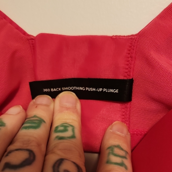 🔥Torrid 360° Back Smoothing Push Up Plunge Elegant Fuchsia Satin Bra - Picture 3 of 4